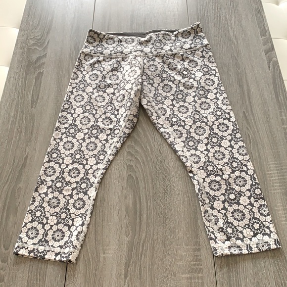 lululemon athletica Pants - Lululemon wunder under capri